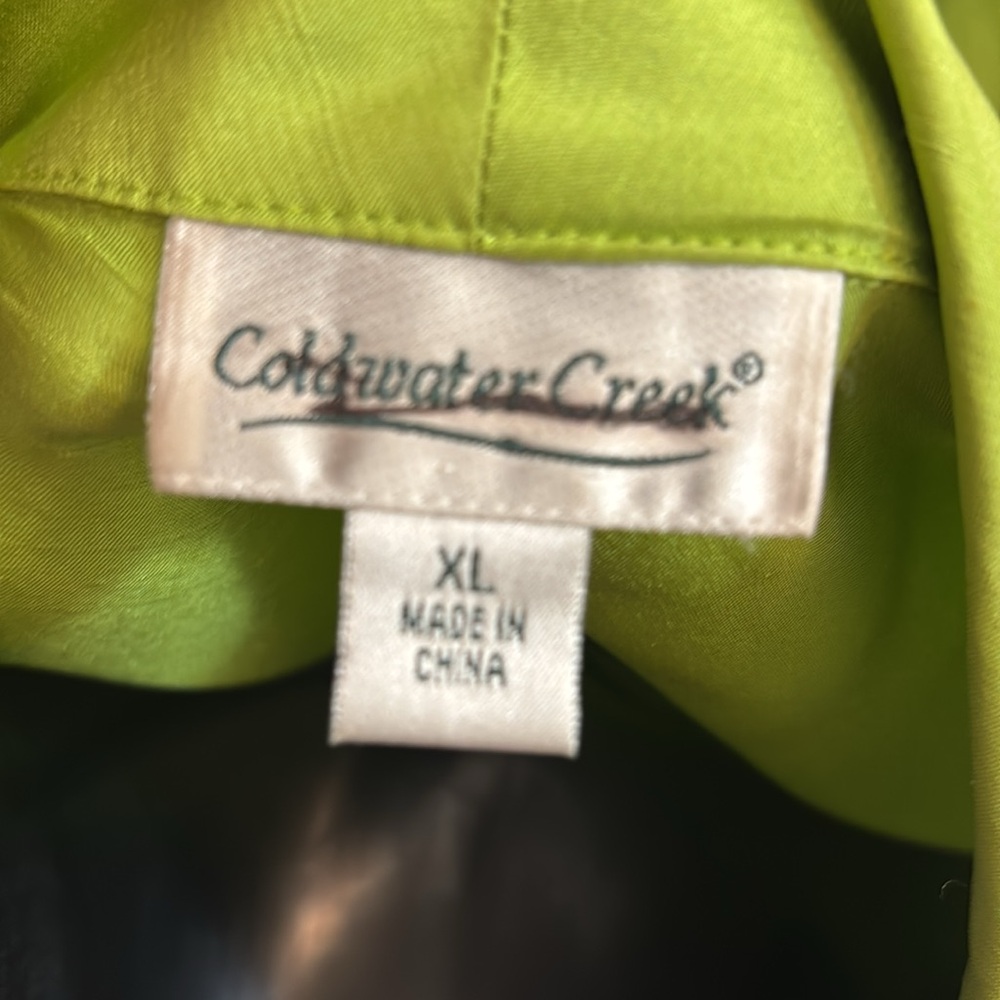 Beautiful Green Wrap Top - Picture 5 of 5